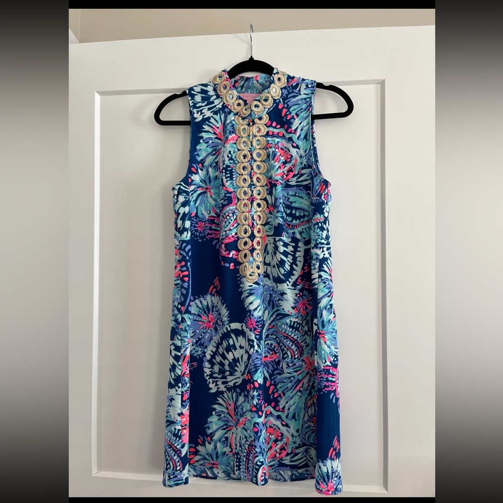 Lilly Pulitzer Jane Shift Dress in the print "Deep
Indigo Gypsea Girl"